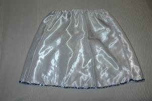 JUPE SATIN BLANC LISERE PAILLETTE BLEUE